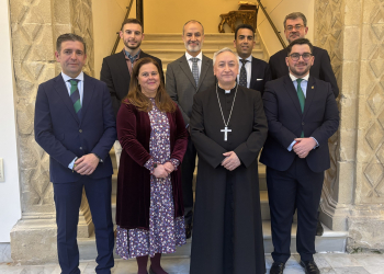 El Obispado reúne a los pregoneros de Semana Santa de la diócesis en un encuentro con el obispo Rico Pavés