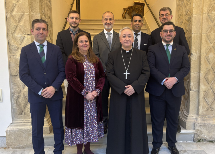 El Obispado reúne a los pregoneros de Semana Santa de la diócesis en un encuentro con el obispo Rico Pavés