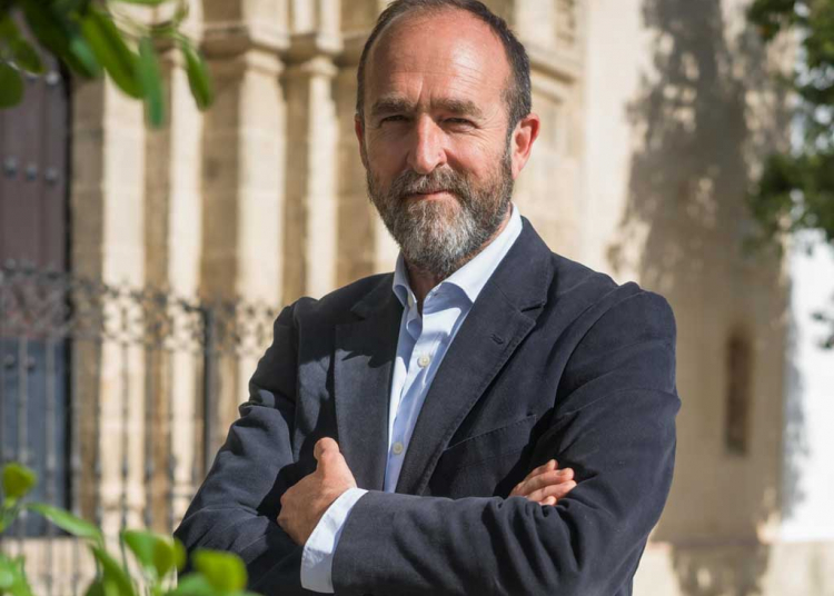 Froilán Solís da el paso y presenta su candidatura a la Unión de Hermandades