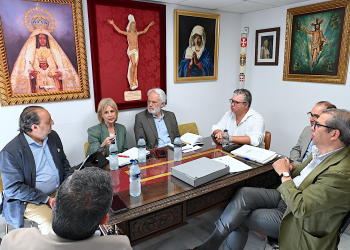 La alcaldesa de Jerez refuerza la colaboración institucional con la Hermandad de la Resurrección y conoce sus nuevos proyectos patrimoniales
