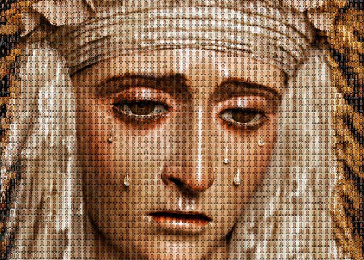 La Yedra presenta un mosaico con cientos de fotografías que forman el rostro de la Esperanza